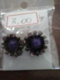 Brinco pedra roxa c strass