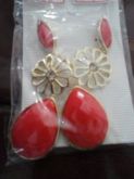 Brinco gota pedra flor