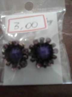 Brinco pedra roxa c strass