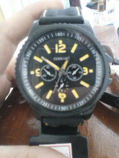 Relogio ferrari preto e amarelo